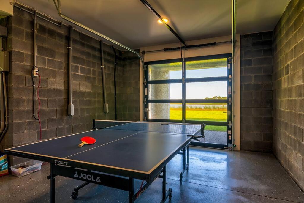 New Waterfront Home With Deep Water Dock Isle of Palms Luaran gambar