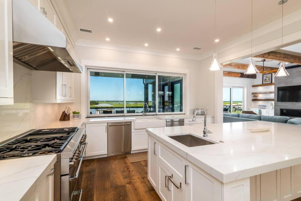 New Waterfront Home With Deep Water Dock Isle of Palms Luaran gambar