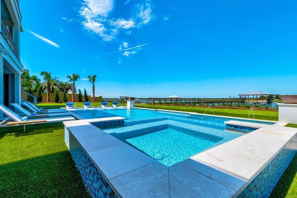 New Waterfront Home With Deep Water Dock Isle of Palms Luaran gambar