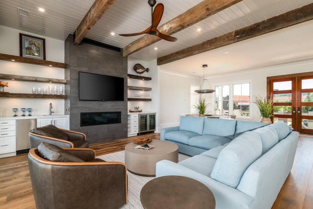 New Waterfront Home With Deep Water Dock Isle of Palms Luaran gambar