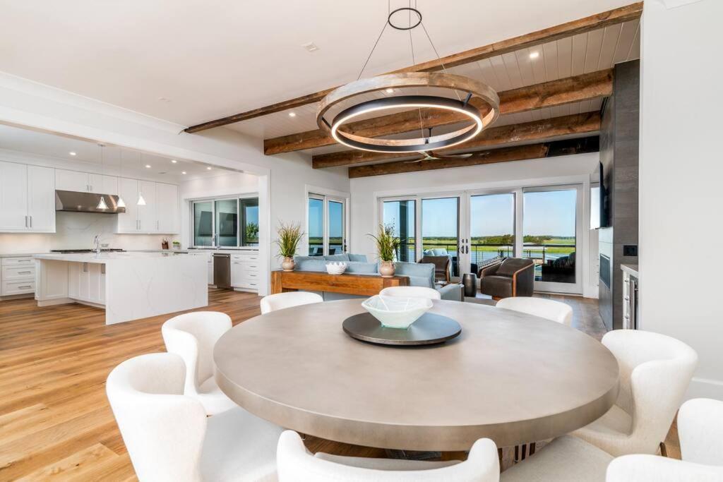 New Waterfront Home With Deep Water Dock Isle of Palms Luaran gambar