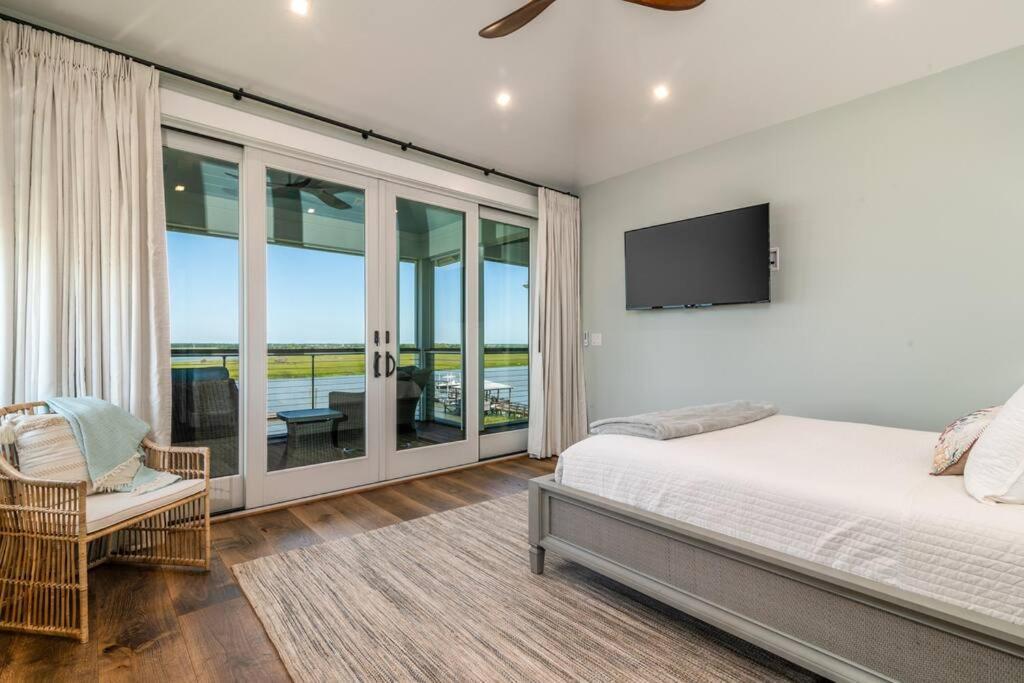 New Waterfront Home With Deep Water Dock Isle of Palms Luaran gambar