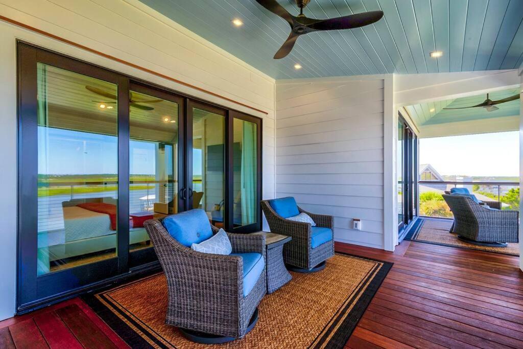 New Waterfront Home With Deep Water Dock Isle of Palms Luaran gambar