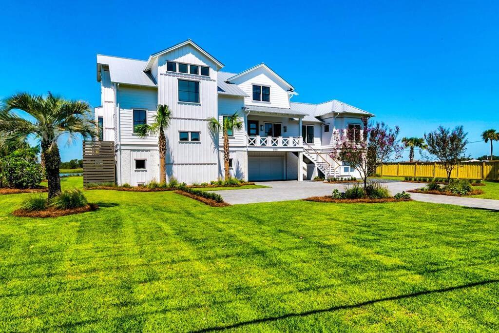 New Waterfront Home With Deep Water Dock Isle of Palms Luaran gambar